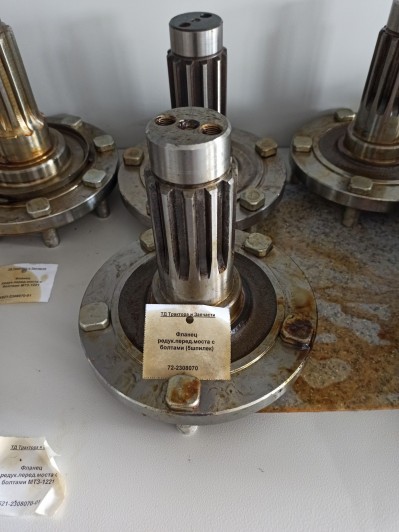 Фланец редук.перед.моста с болтами (5шпилек)